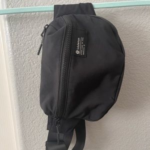 Lululemon clean lines belt bag